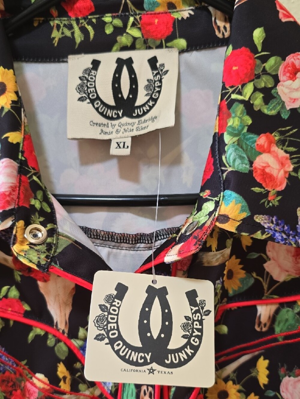 Rodeo Quincy Junk Gypsy Women's Floral Button-Down Shirt in Black - Picture 2 of 4